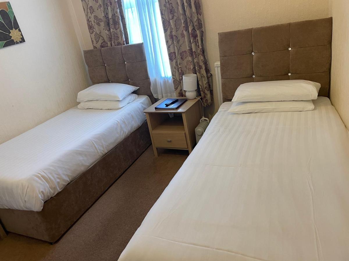 Diamonds Lodge Near York Hospital エクステリア 写真
