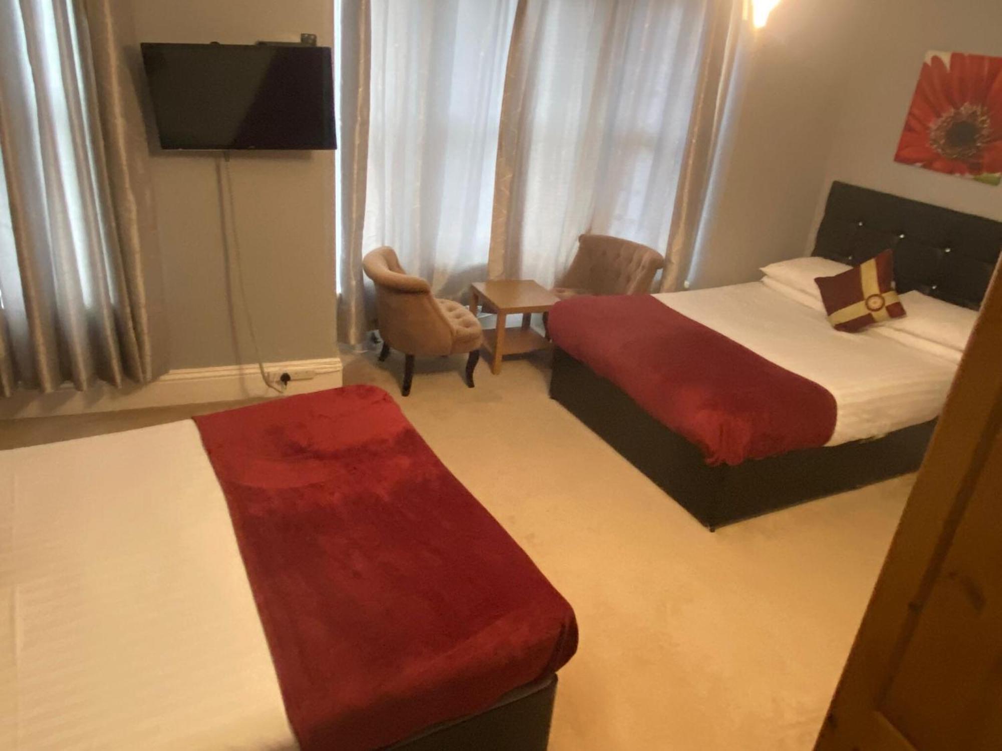 Diamonds Lodge Near York Hospital 部屋 写真