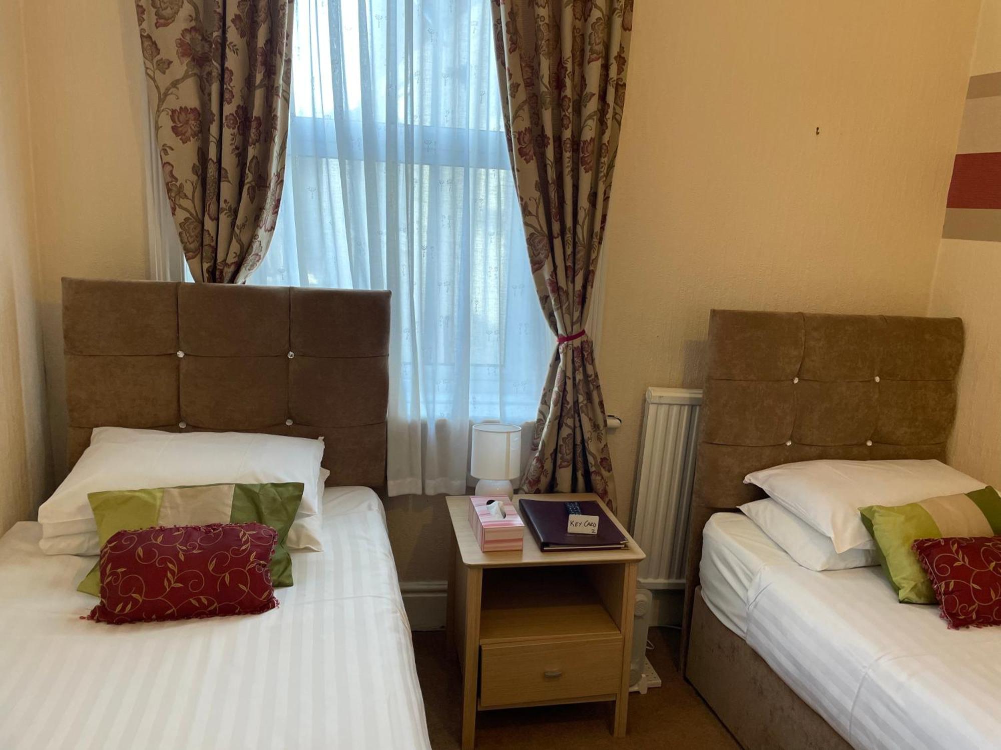 Diamonds Lodge Near York Hospital 部屋 写真